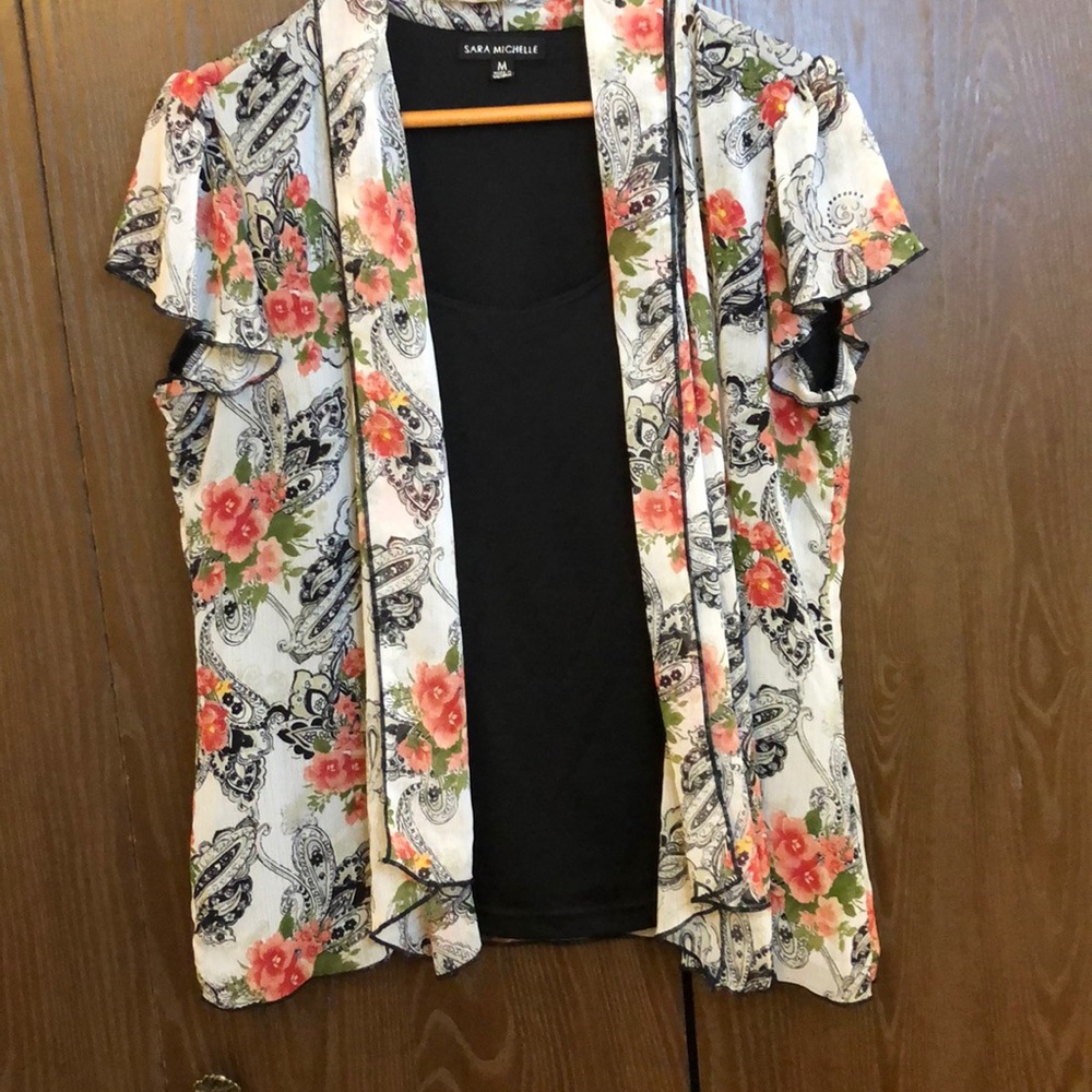 SARA MICHELLE SIZE M FOOLER BLOUSE BLACK TANK FLORAL OUTER SHORT SLEEVE - #314